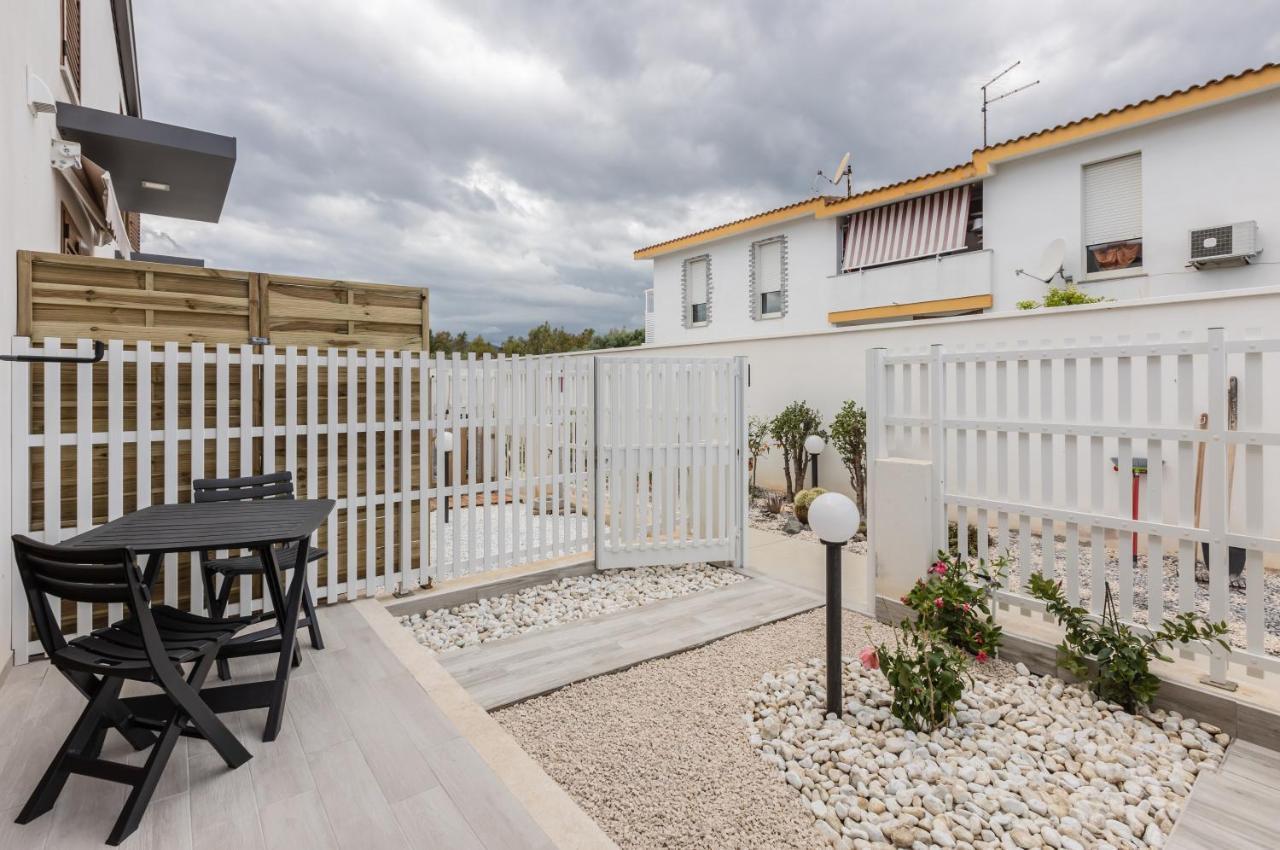 Pula Comfy Apartment W/ Private Parking מראה חיצוני תמונה